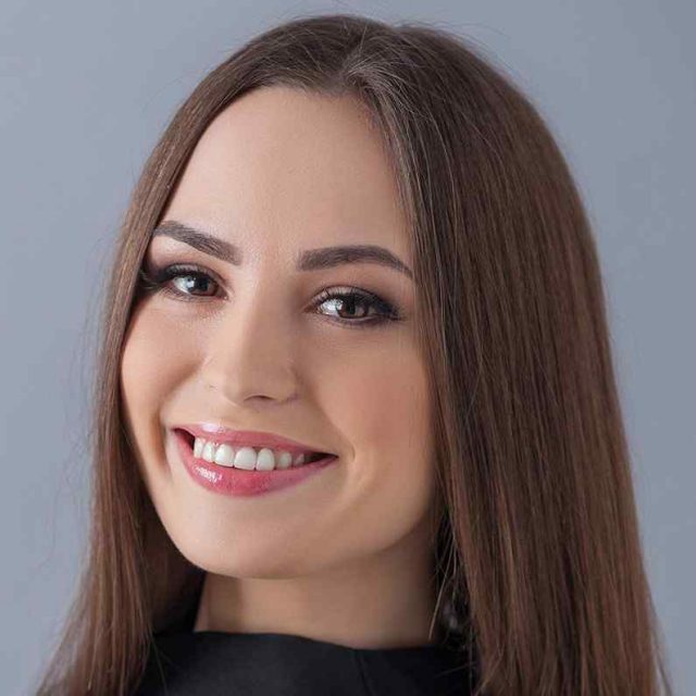 https://www.ilariaemaura.it/wp-content/uploads/2018/07/Hairdresser-testimonial-640x640.jpg