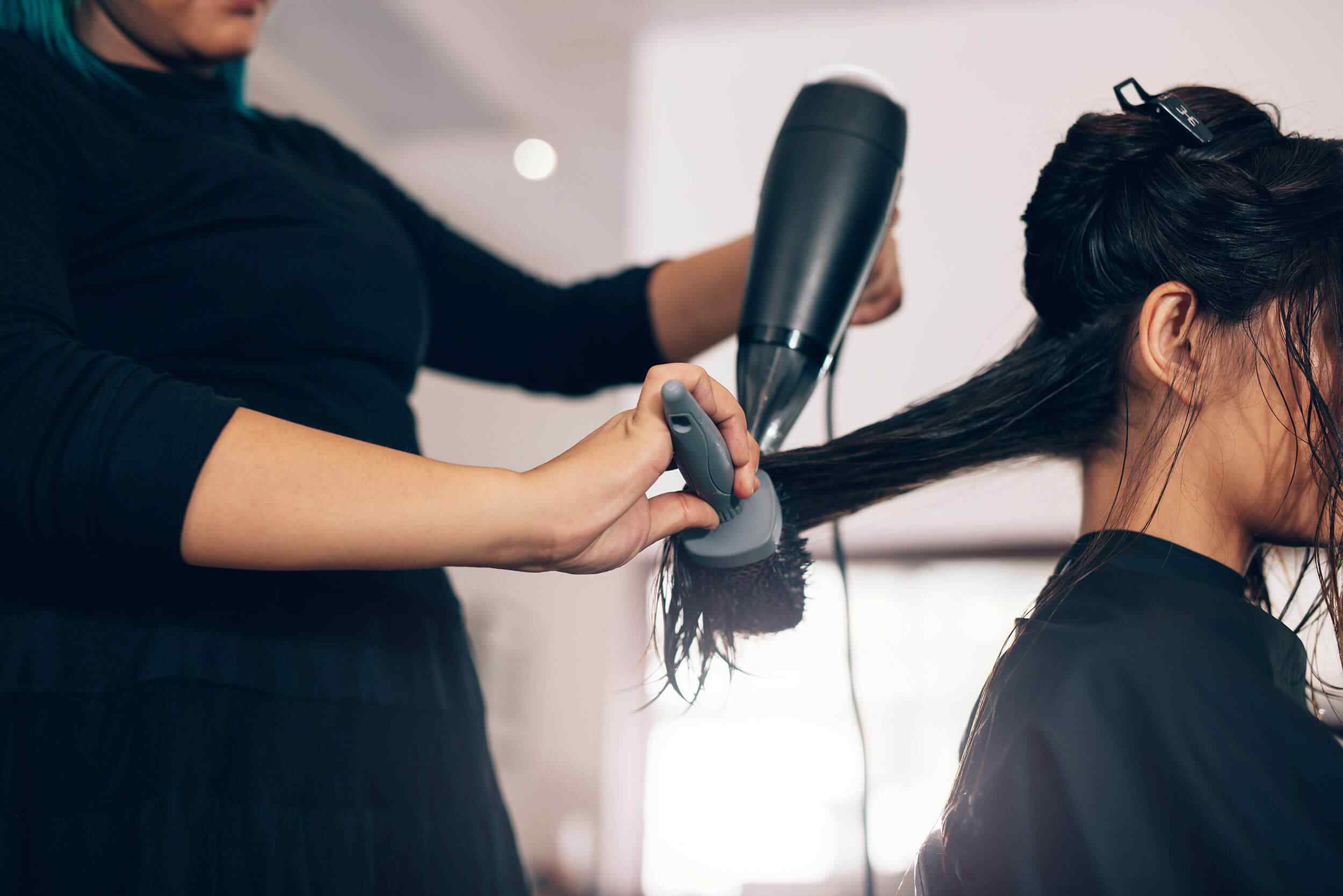 https://www.ilariaemaura.it/wp-content/uploads/2018/10/hairdresser-styling.jpg