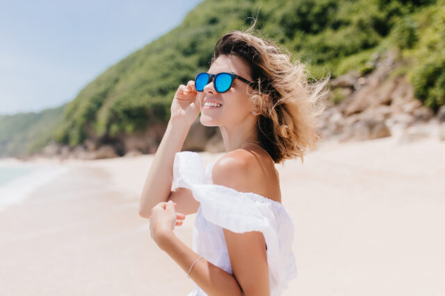 Preparare i Capelli Naturali e Colorati per il Mare: Consigli Pratici